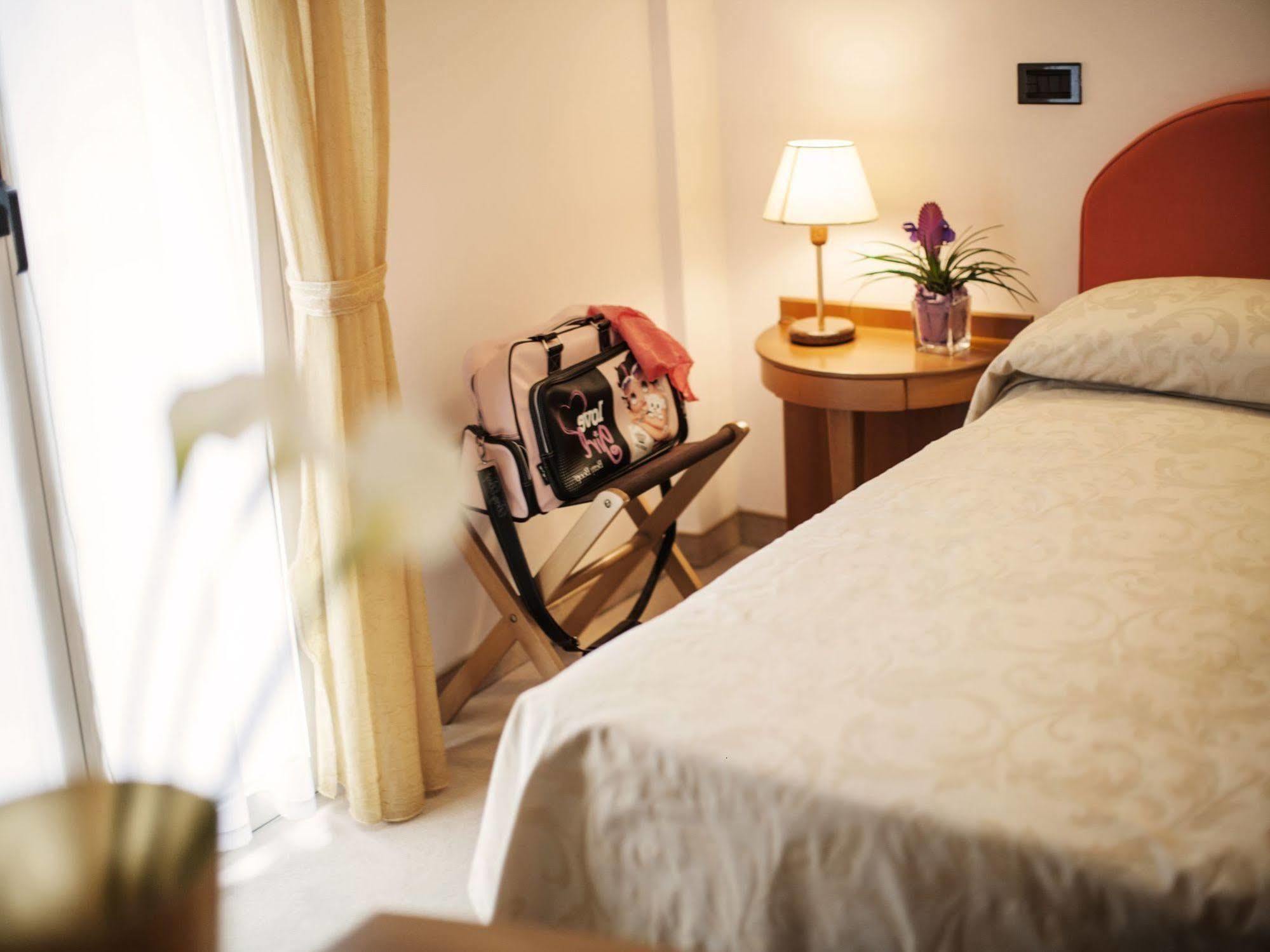 Hotel Levante Rimini Eksteriør bilde