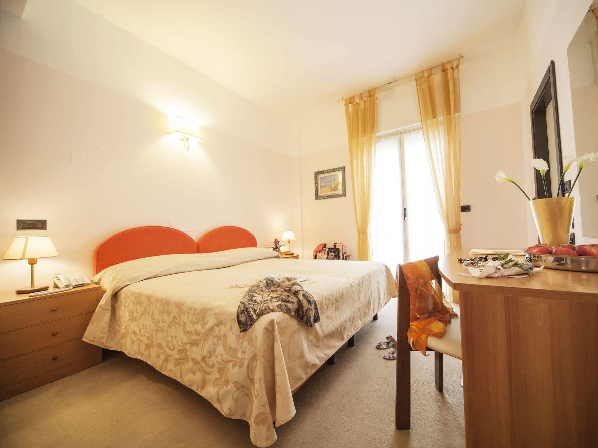 Hotel Levante Rimini Eksteriør bilde